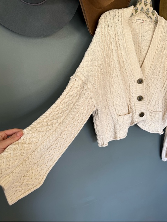 Free People Washed Ashore Cardi Large Knit Tea Beige Cream Oatmeal sz xs - Picture 6 of 10